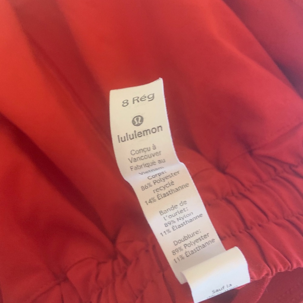 Lululemon hotty hot shorts 8 regular (2.5”)